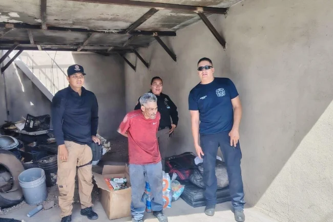 Atienden con apoyo social a adulto mayor tras incendio en la colonia Esperanza