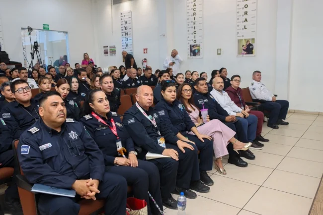 Capacitan a 360 policías sonorenses para identificar y atender riesgos en adolescentes