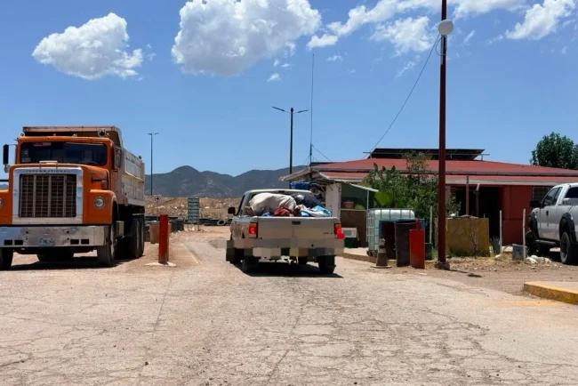 Sancionan reincidencia por uso indebido de contenedor en la colonia San Miguel