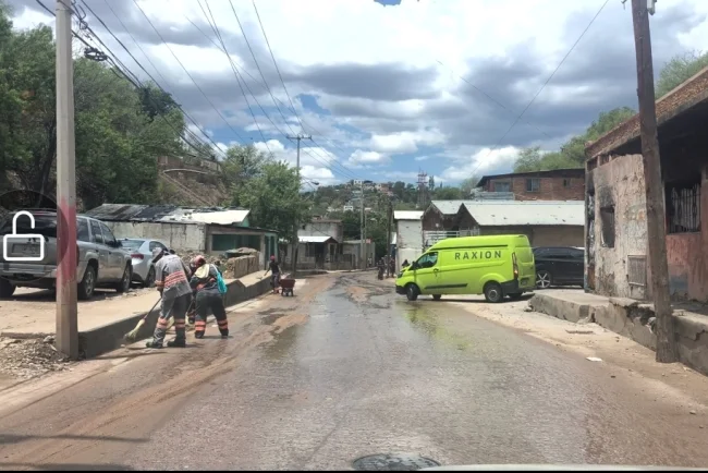 OOMAPAS atiende emergencia por colapso sanitario en la colonia Héroes