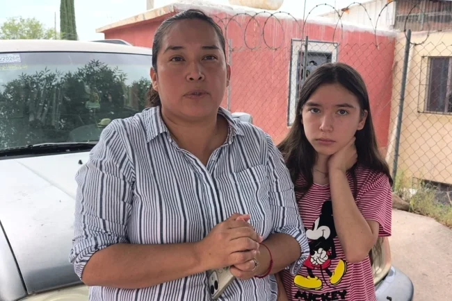 Madre desafió la corriente para salvar a su hija; sobrevivieron gracias al apoyo de vecinos