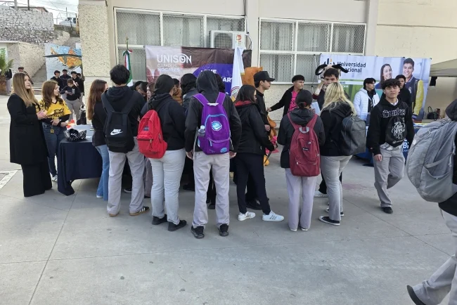 Padres buscan cambiar de preparatoria tras resultados del Prepason por problemas de transporte