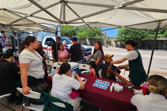 Alertan por riesgo sanitario tras lluvias; intensifican atención médica en zonas afectadas