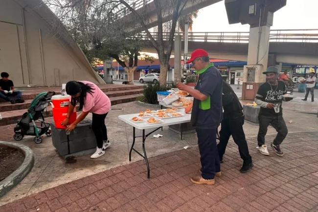 Cada miércoles, Red Solidaria ofrece cenas gratuitas a quienes más lo necesitan