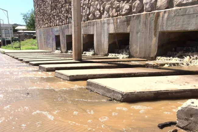 Abren compuertas del Represo en Nogales para evitar inundaciones; agua seguirá fluyendo