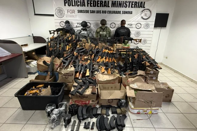 Golpe al crimen en Sonora: decomisan arsenal con ametralladoras y miles de cartuchos