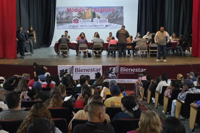 Satura demanda módulo de Vivienda para el Bienestar en Nogales; entregan 300 fichas