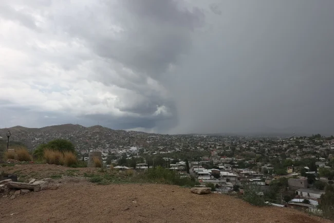 Alertan por tormentas e inundaciones en Nogales; lluvias continuarían la próxima semana