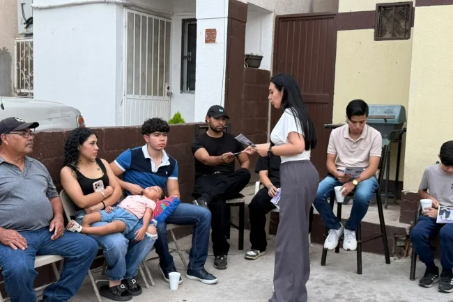 Angélica Burgos promueve programas de apoyo comunitario con Mujeres al 100