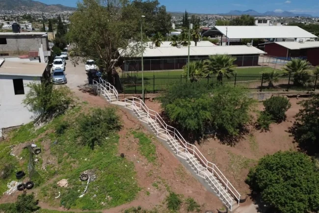 Nueva escalinata brinda movilidad segura a vecinos de la colonia Empalme
