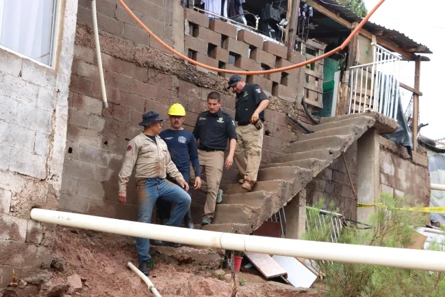 Lluvias siguen provocando deslaves y riesgo en decenas de viviendas de Nogales