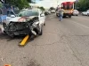 Motociclista resulta lesionado tras choque con taxi en Industrial San Carlos