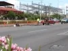 Instalan guarniciones para mejorar seguridad vial en el periférico Colosio