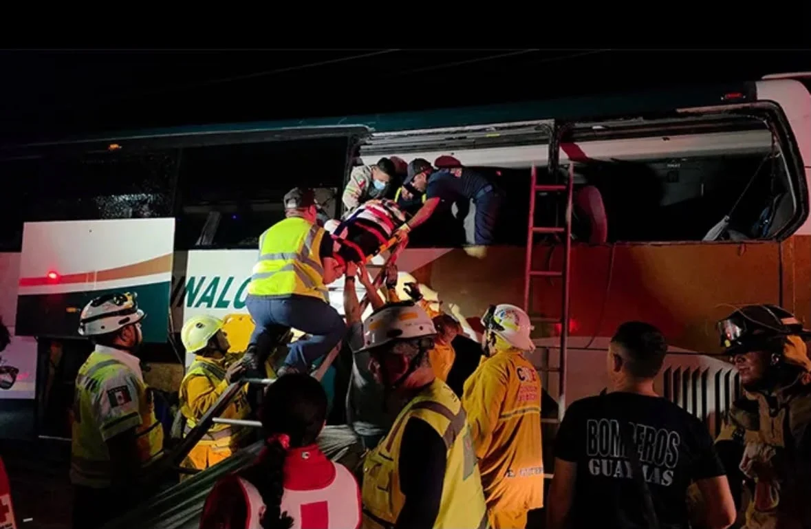 Fatal accidente de autobús rumbo a Tijuana moviliza a cuerpos de emergencia en Empalme