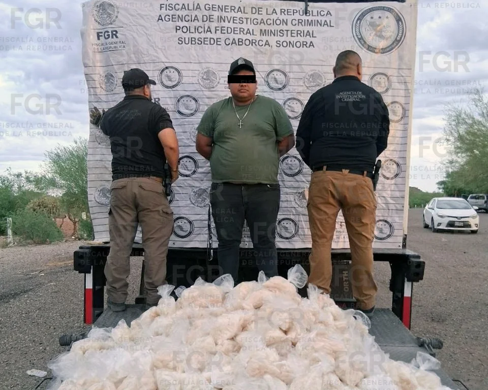 Aseguran casi 197 kilos de metanfetamina en vehículo de paquetería en Caborca