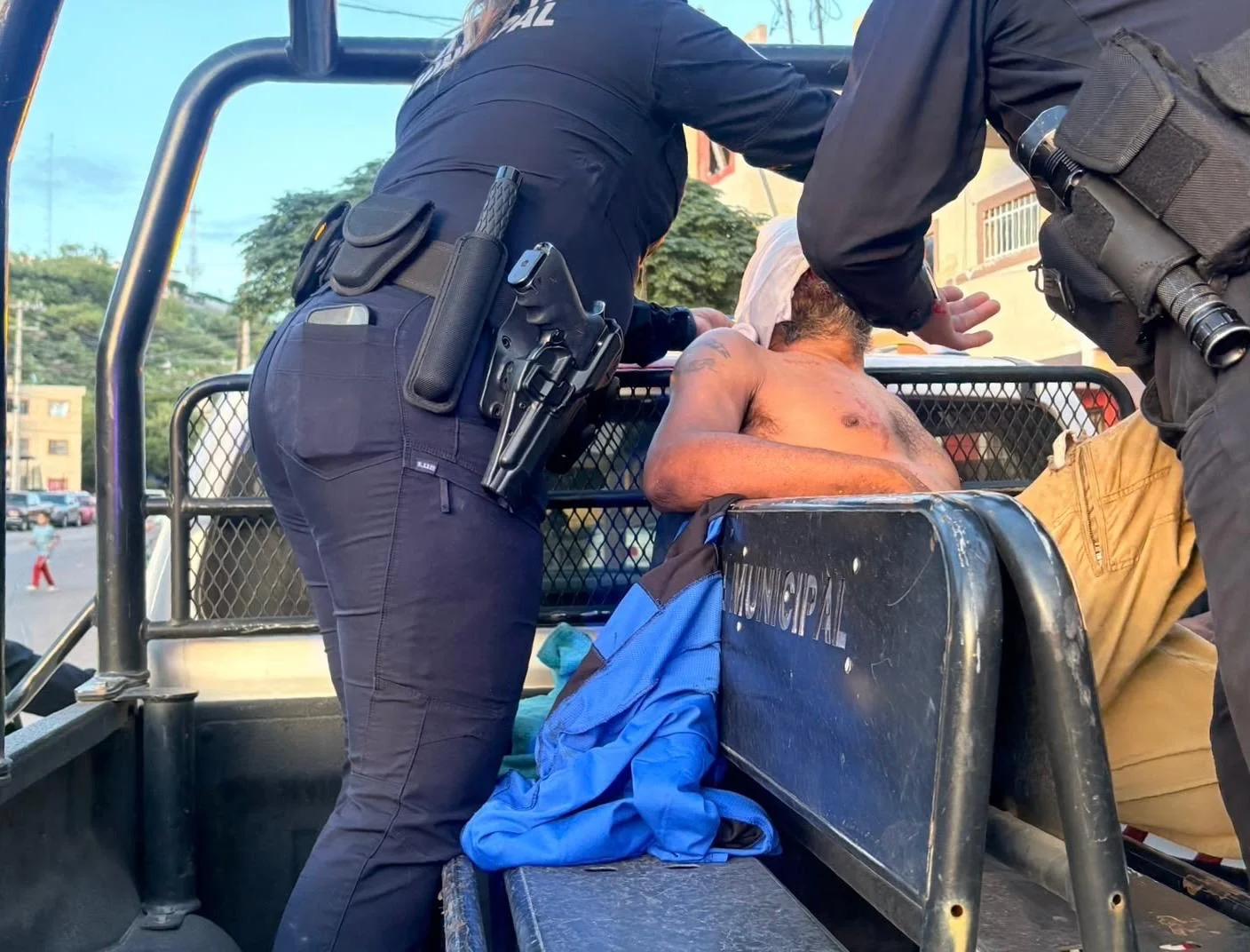 Hombre resulta gravemente herido tras ser atacado presuntamente por su hijo