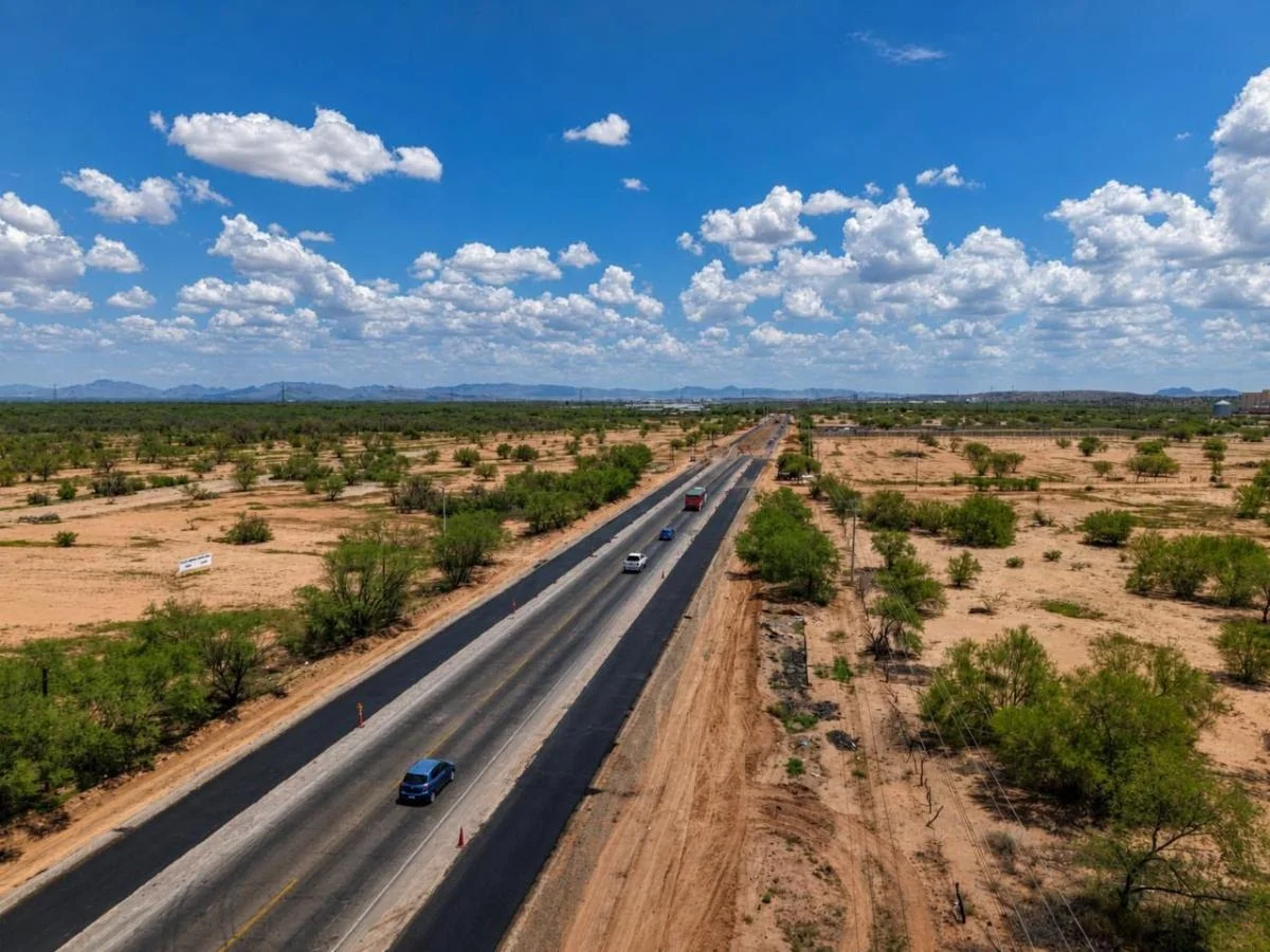 Con 55% de avance, Durazo supervisa ampliación de la carretera a Bahía de Kino