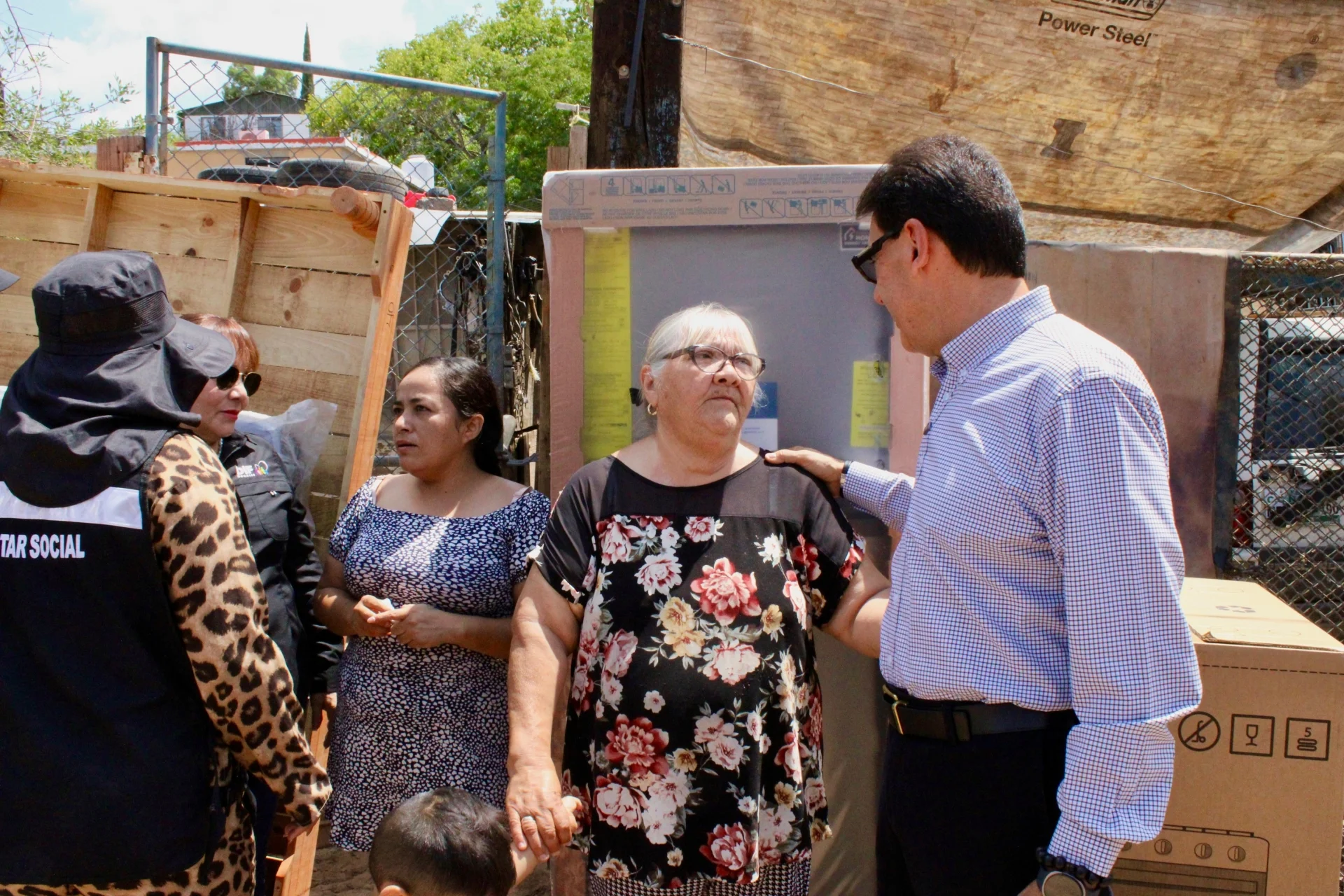 Cumple Durazo con apoyo a familias damnificadas por las lluvias en Nogales