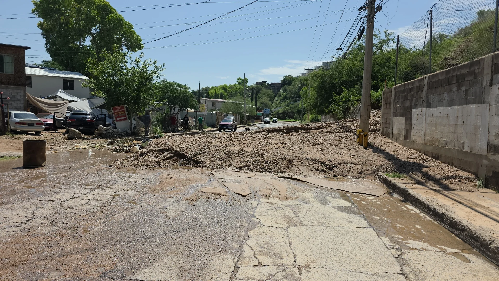 Colapsa terreno de la Secundaria General 2 y causa daños tras fuertes lluvias