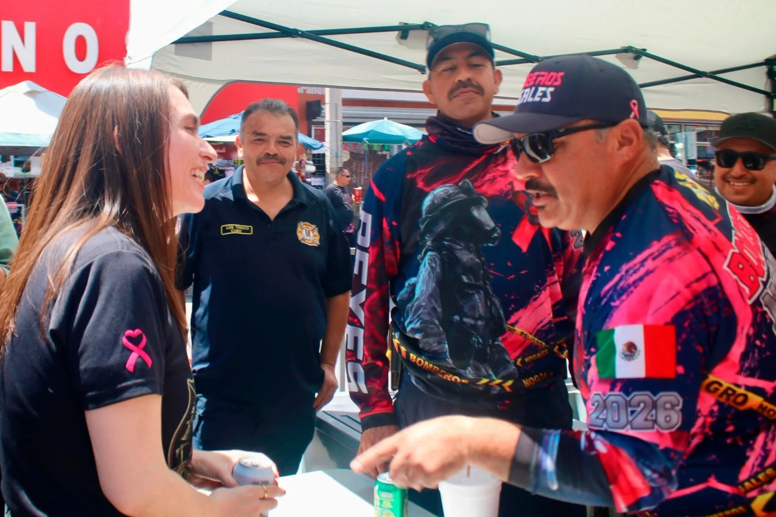 Julia Huerta se suma a Bomberos de Nogales y mantiene sus diálogos con la ciudadanía
