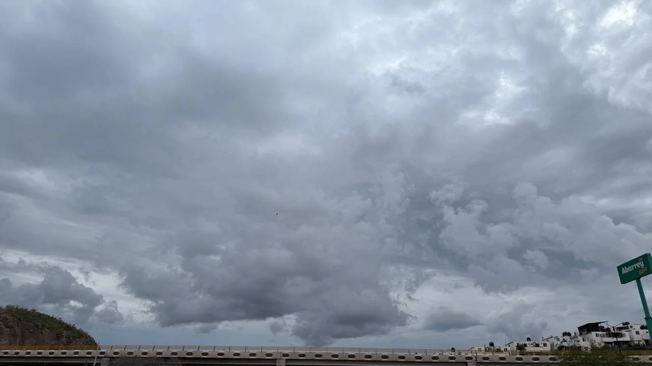 Alertan por posibles corrientes de agua y tormentas eléctricas en Nogales