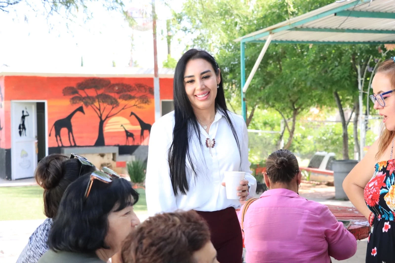 Angélica Burgos impulsa programas de apoyo familiar y servicios gratuitos en Nogales