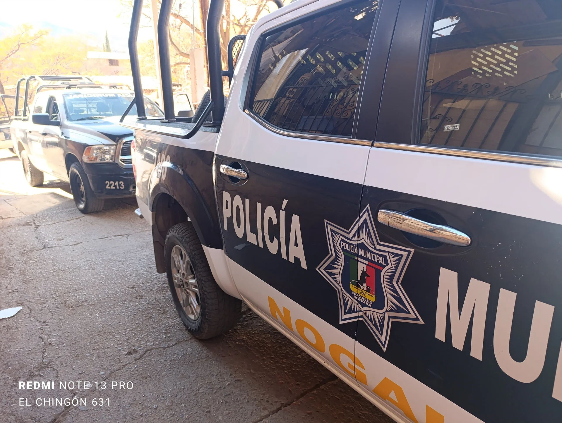 Delincuente somete con descargas eléctricas a hombre para robarle su mochila