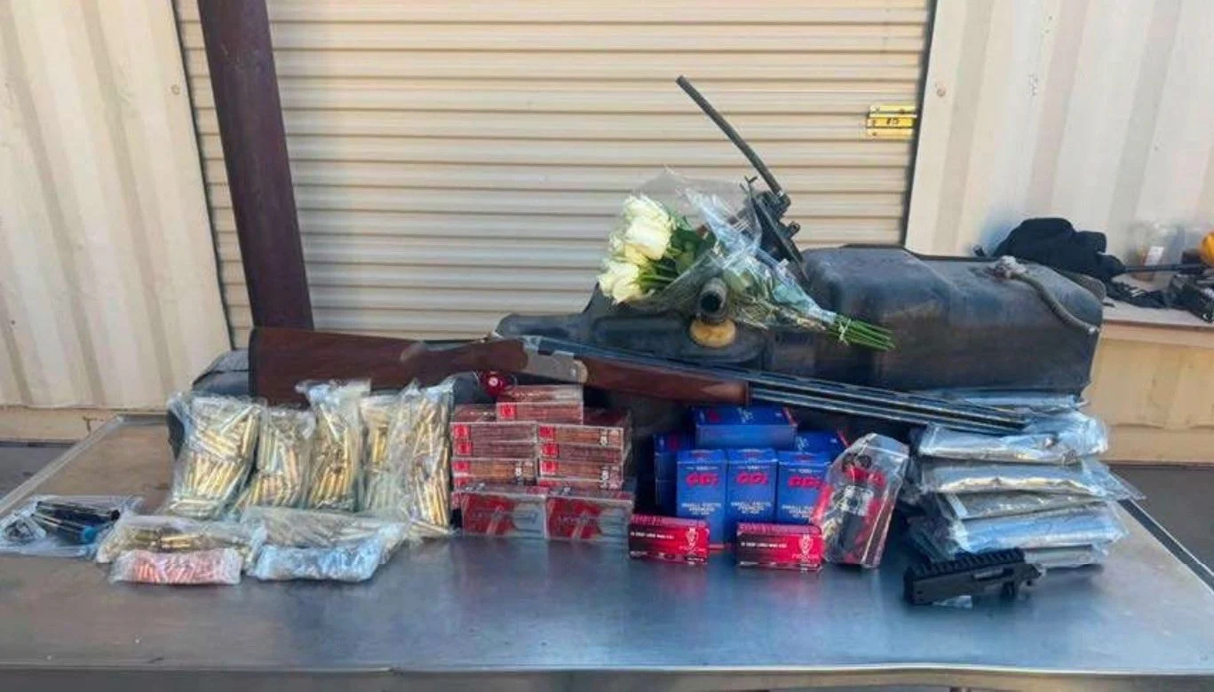 Pastillas entre empaques de jugo y armas: muestra CBP recientes decomisos en Nogales