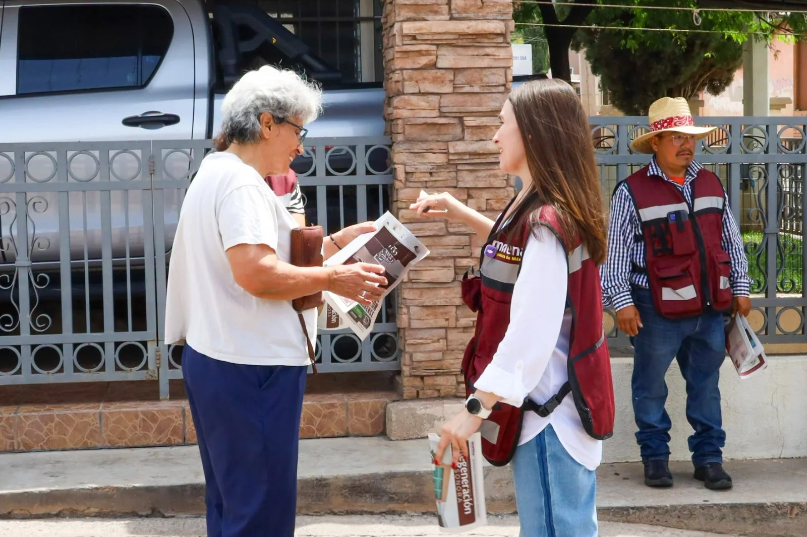 Julia Huerta fortalece cercanía con ciudadanos durante recorridos por colonias de Nogales