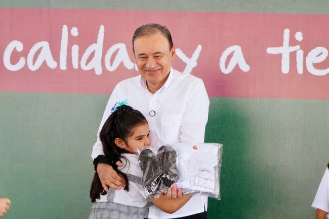 Más de 109 mil alumnos de Hermosillo recibirán uniformes escolares antes del nuevo ciclo