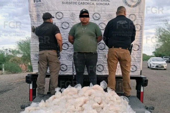 Aseguran casi 197 kilos de metanfetamina en vehículo de paquetería en Caborca