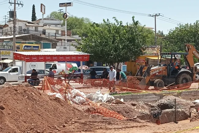 Reparación del socavón en la Plutarco Elías Calles alcanza 50% de avance