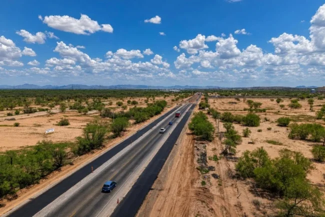 Con 55% de avance, Durazo supervisa ampliación de la carretera a Bahía de Kino
