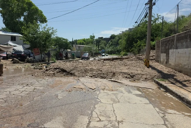 Colapsa terreno de la Secundaria General 2 y causa daños tras fuertes lluvias