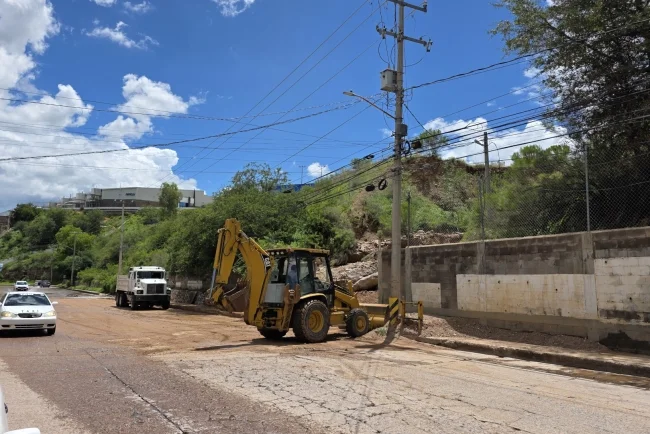 Deslaves en la Secundaria General 2 reavivan demanda de obra de contención