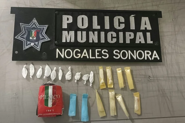 Arroja cajetilla con presunta droga al ver a policías y termina detenido en Nogales