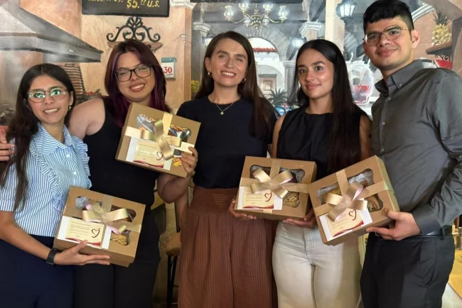 Julia Huerta respalda a estudiantes nogalenses que representarán a Sonora en Taiwán