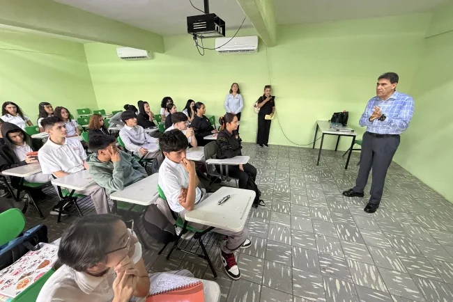 Bajo la lluvia, inicia oficialmente el ciclo escolar 2026-2027 en Cobach Nogales 2