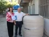 Angélica Burgos entrega tinaco a la primaria Ignacio W. Covarrubias