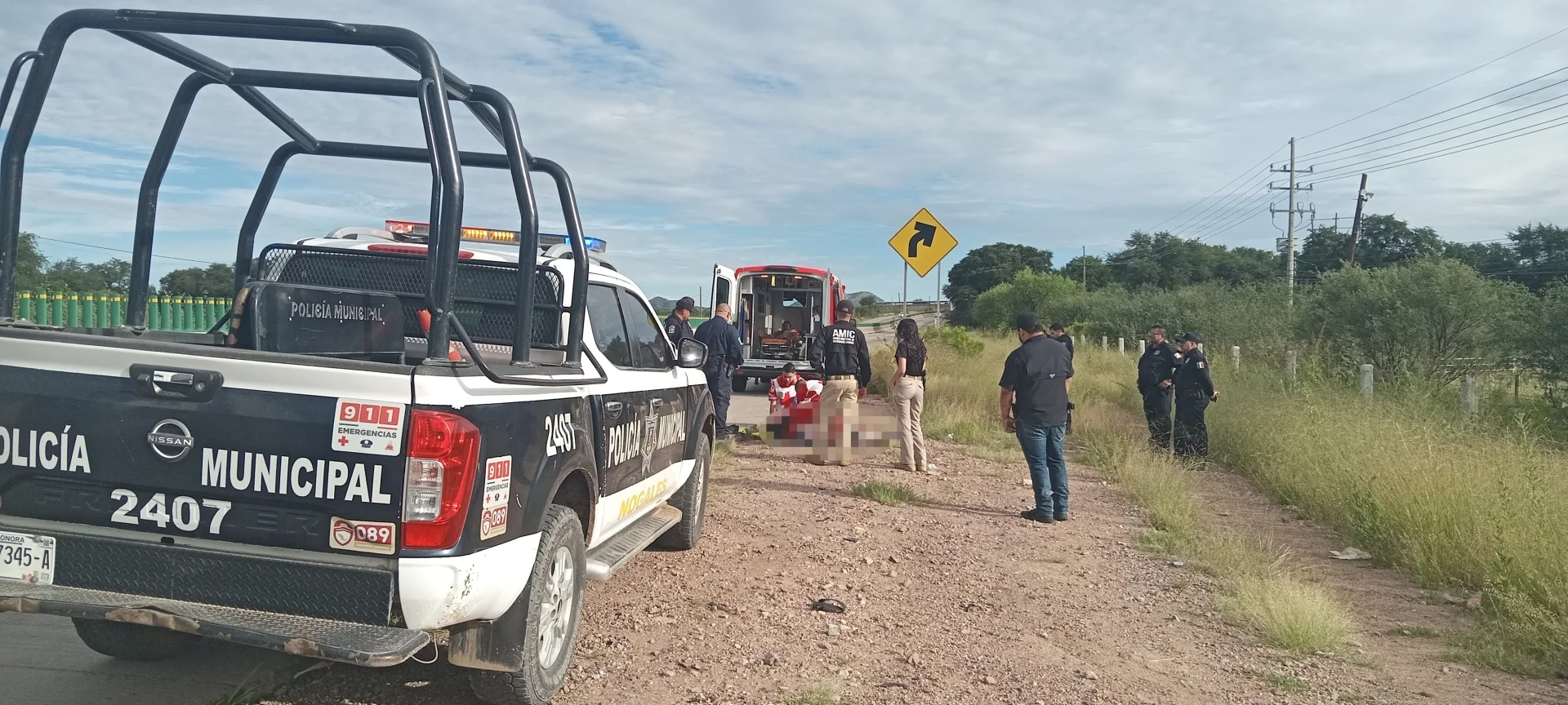 Hombre es localizado inconsciente en carretera y responde a tratamiento con naloxona