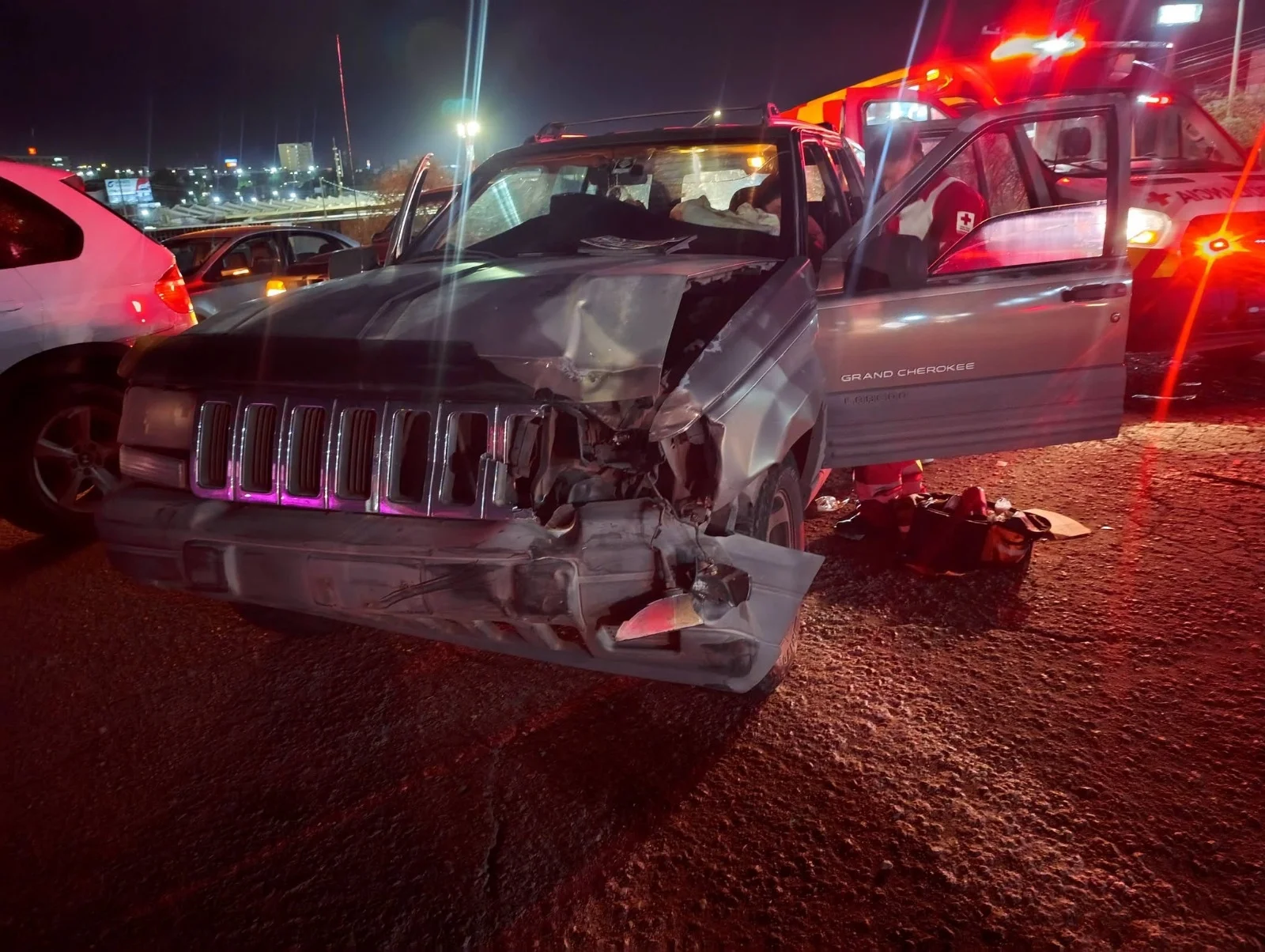 Choque entre dos vehículos deja una persona lesionada en el bulevar Nogales 2000