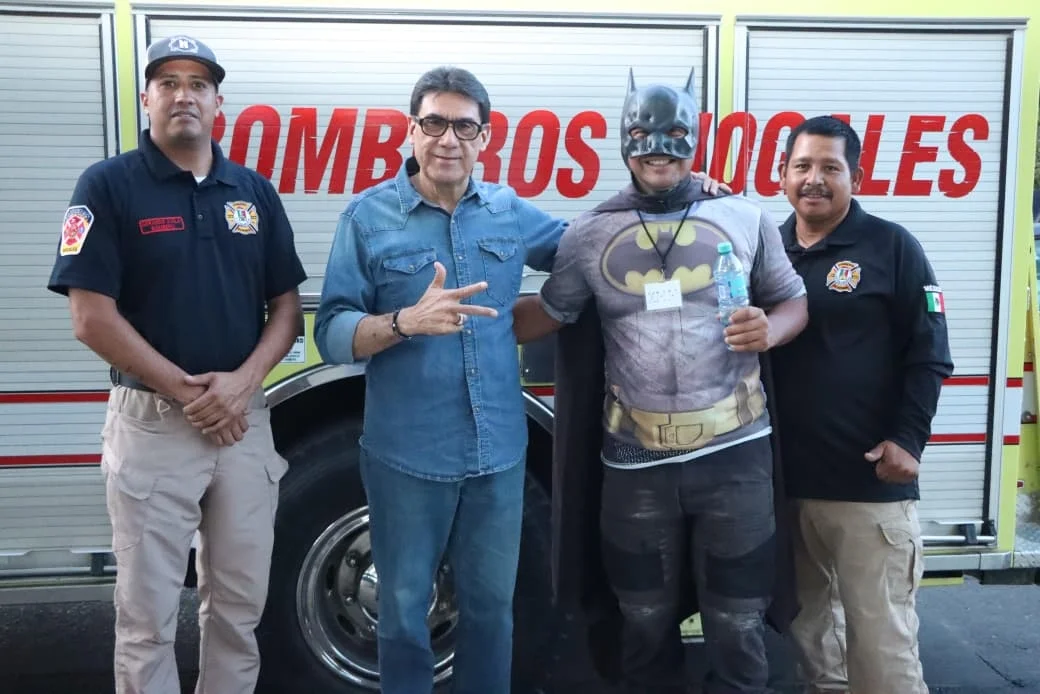 “Batman MX” llega a Nogales tras recorrer 11 mil kilómetros a pie por México