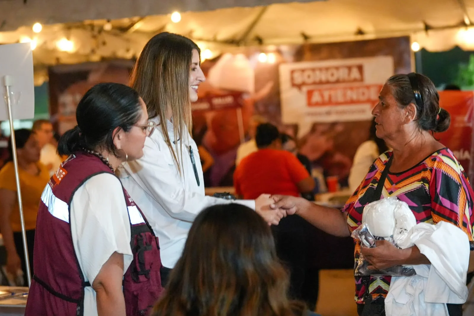 Sonora Atiende acerca servicios públicos a familias de la colonia Las Peredas