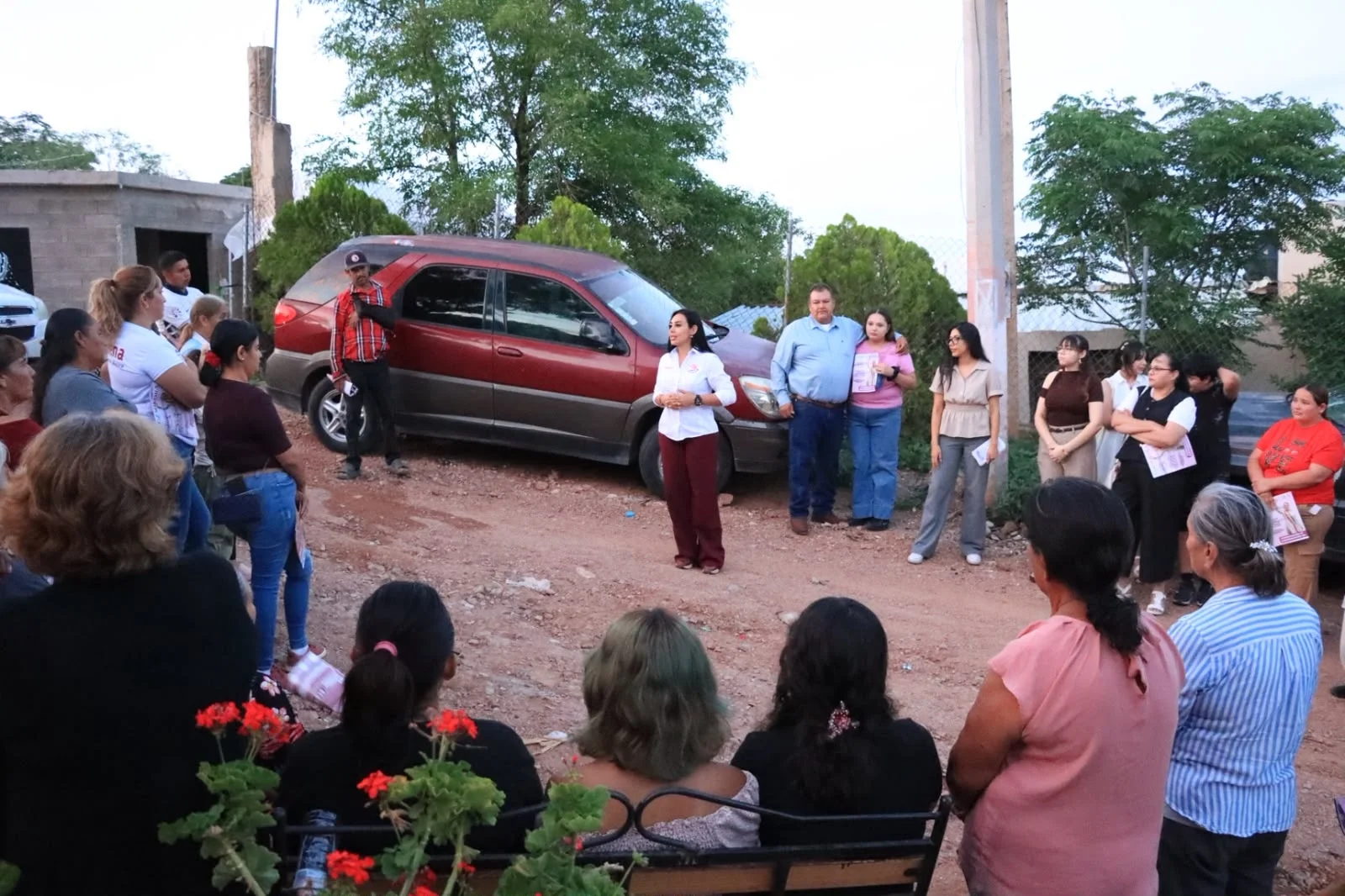 Angélica Burgos fortalece acciones comunitarias con apoyo de profesionistas en Nogales