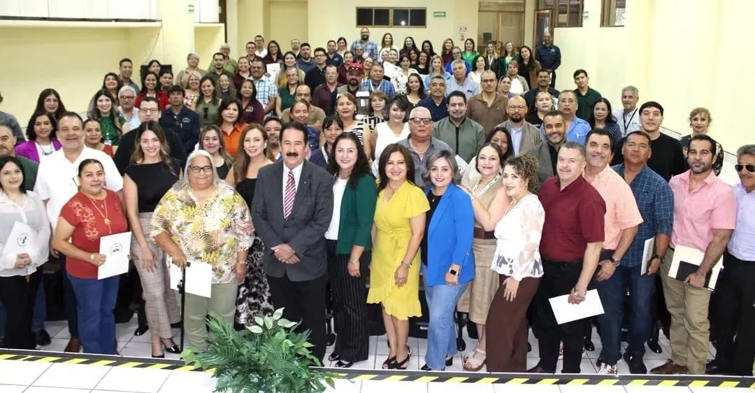 UTN celebra 28 años y reconoce la trayectoria de su personal administrativo