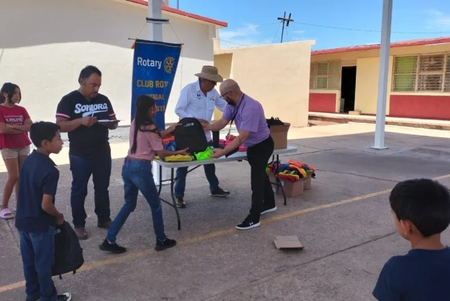 Club Rotario apoya a cinco primarias de Nogales