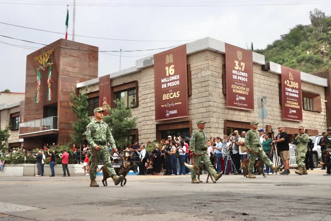 Ejército, estudiantes y tradiciones mexicanas recorren Nogales en desfile del 16 de septiembre