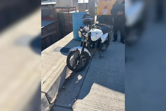 Policía Municipal recupera motocicleta con reporte de robo en la Empalme Nogales