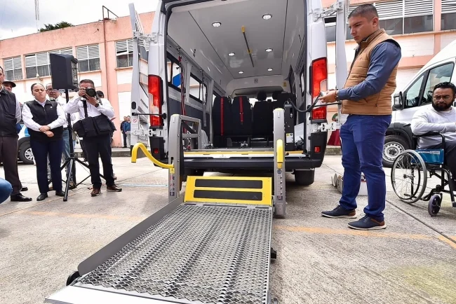 DIF Sonora recibe tres vehículos adaptados para fortalecer movilidad de personas con discapacidad