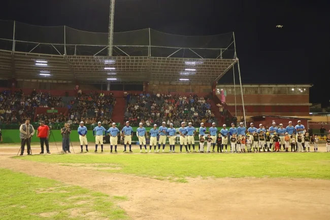 Fiesta Mexicana del Béisbol hace vibrar a Nogales con duelo entre Yaquis y Naranjeros
